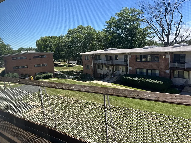 Campus Gardens — Photo 108