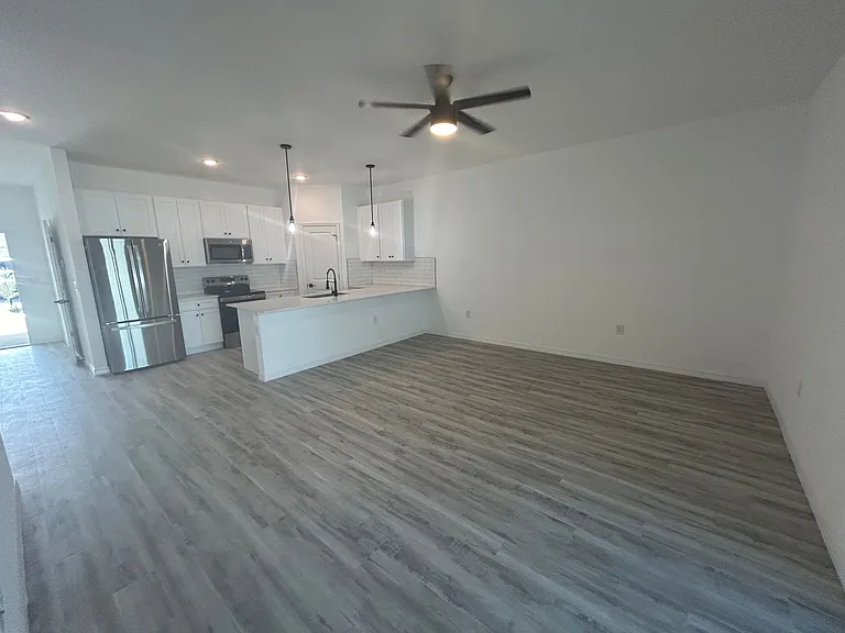 316-318 SE 16 Place — Photo 6