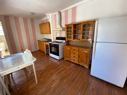 Rented by Capri Jet Realty Corp | media 7