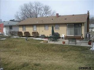 8735 Lakeview Dr, Omaha, NE 68127