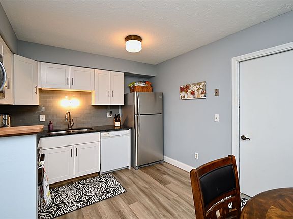5th image of 724 Mill Valley Dr