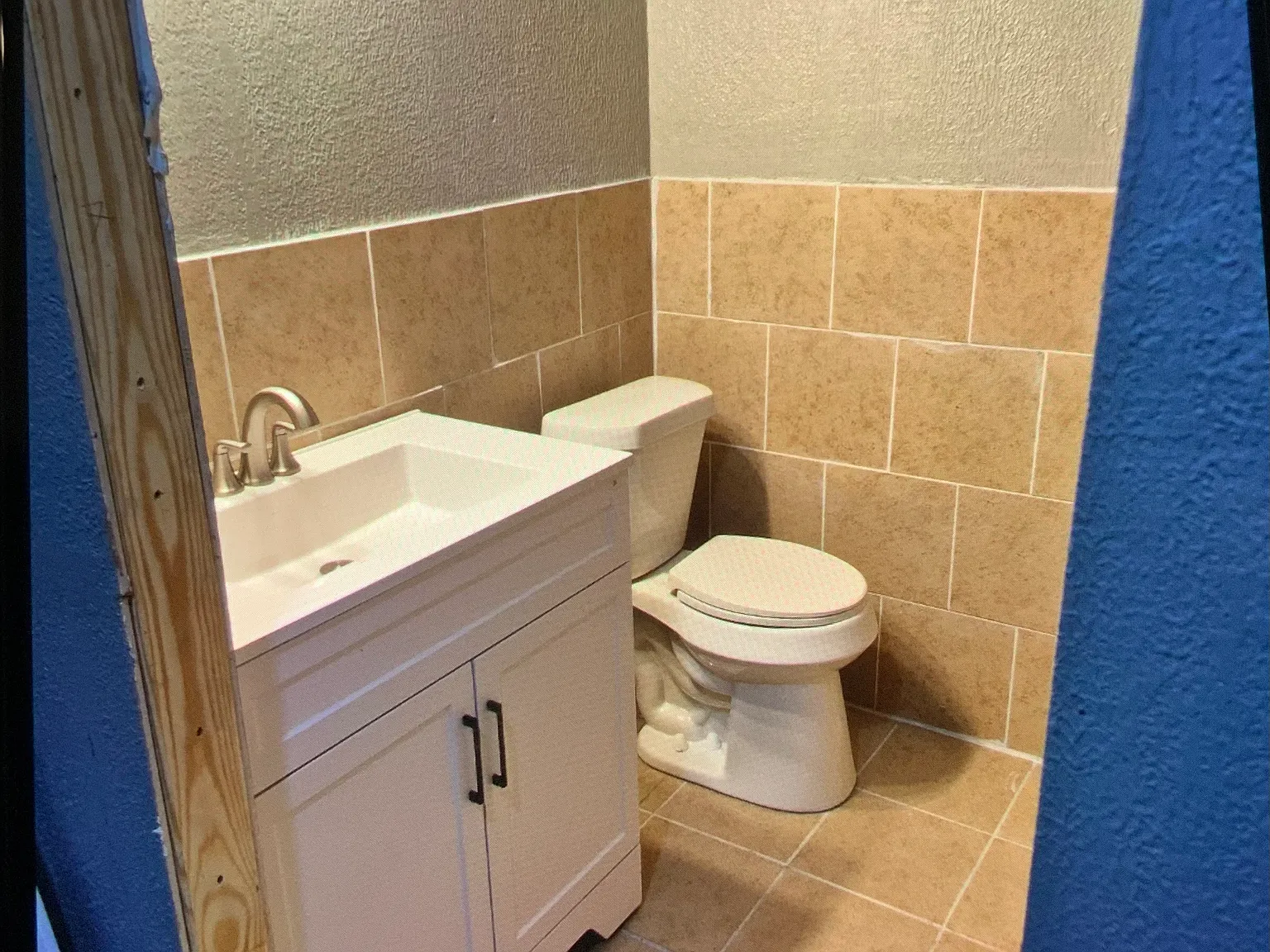 8 bed, 1144 sqft, $2,000 — Photo 3