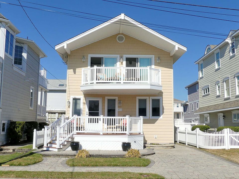 1st image of 413 Saint Davids Pl