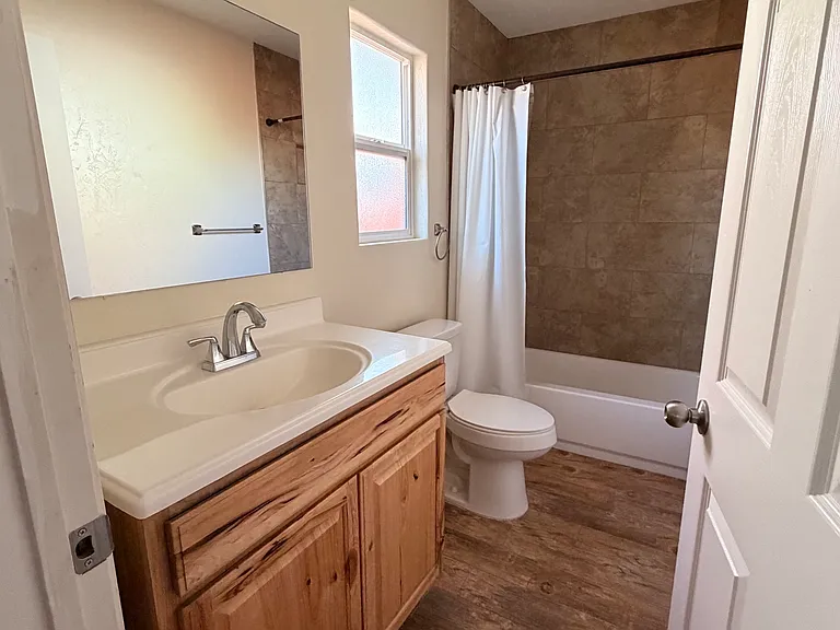 830 E 8th St #2 — Photo 18