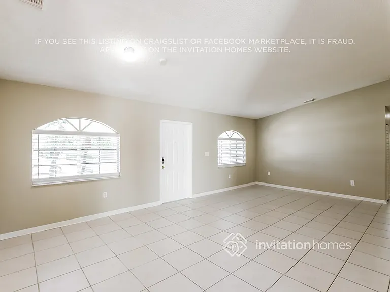 14305 SW 164th Ter — Photo 3