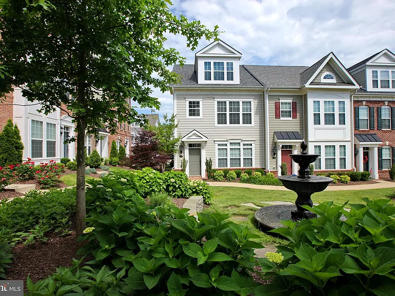 31 Steeplechase Dr — Photo 4