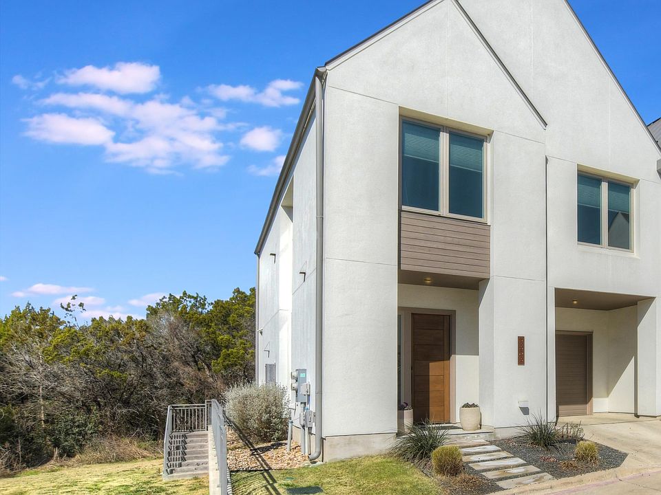 End unit for extra privacy and greenbelt access