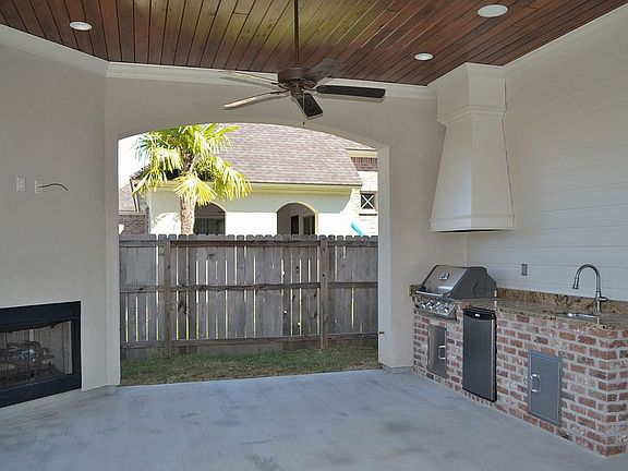 Outdoor Kitchen