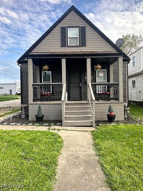 1st image of 216 E 33rd St