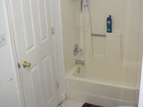 Bathroom 2 (Apr 2011): Sink, toilet, bathtub