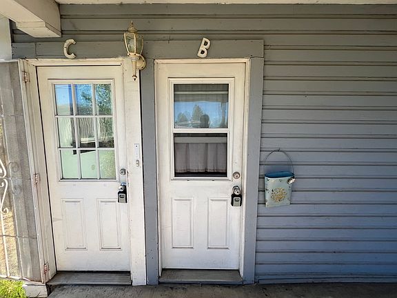 2nd image of 611 W 1st St #3