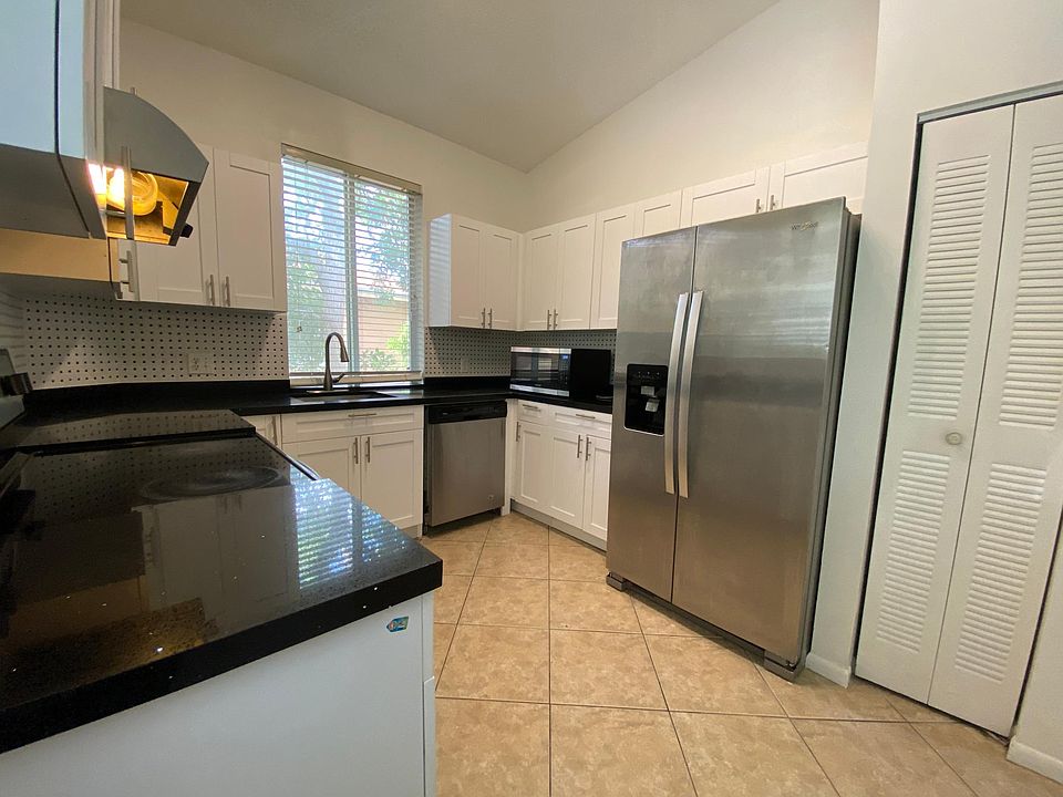 1st image of 6944 SW 39th St APT 201B