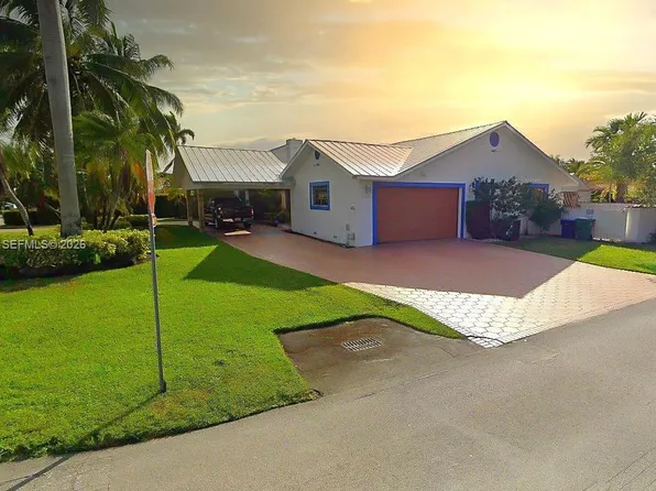 20040 E Oakmont Dr, Hialeah, FL 33015