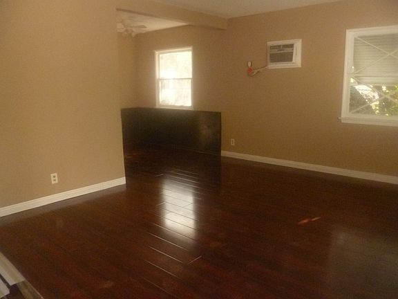 5th image of 8946 Wilbur Ave