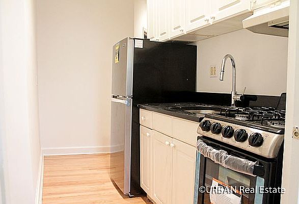 1st image of 271 E 10th St #10