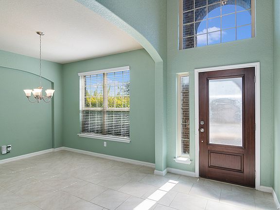 4th image of 940 Raceland