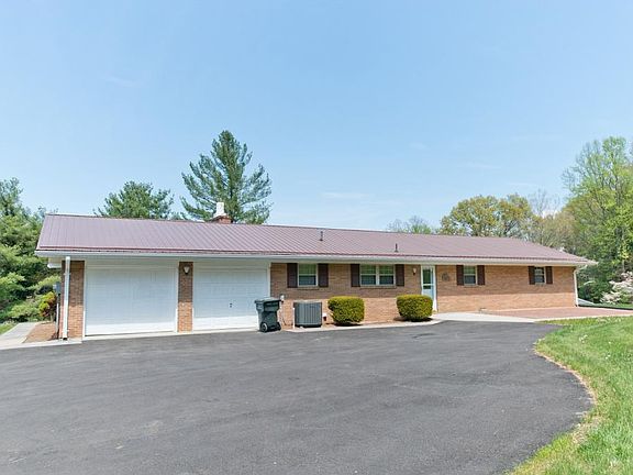 2nd image of 636 Garden Ln