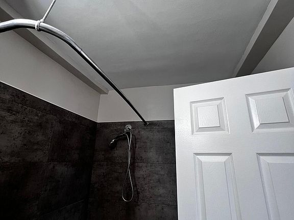 5th image of 2035 W Granville Ave APT 402