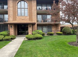 11103 Heritage Dr APT 1A, Palos Hills, IL