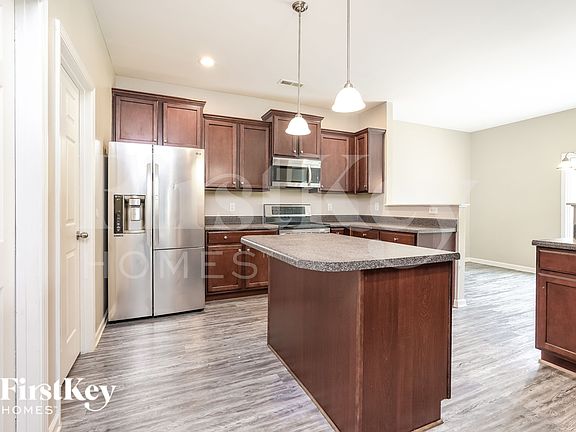 4th image of 294 Hartsfield Forrest Dr
