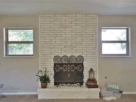 3rd image of 1418 N Bowie Dr