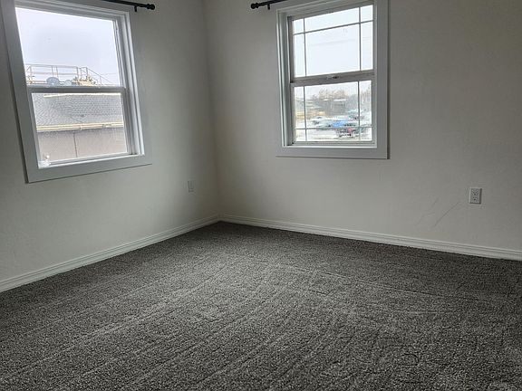4th image of 134 Elm St N #134