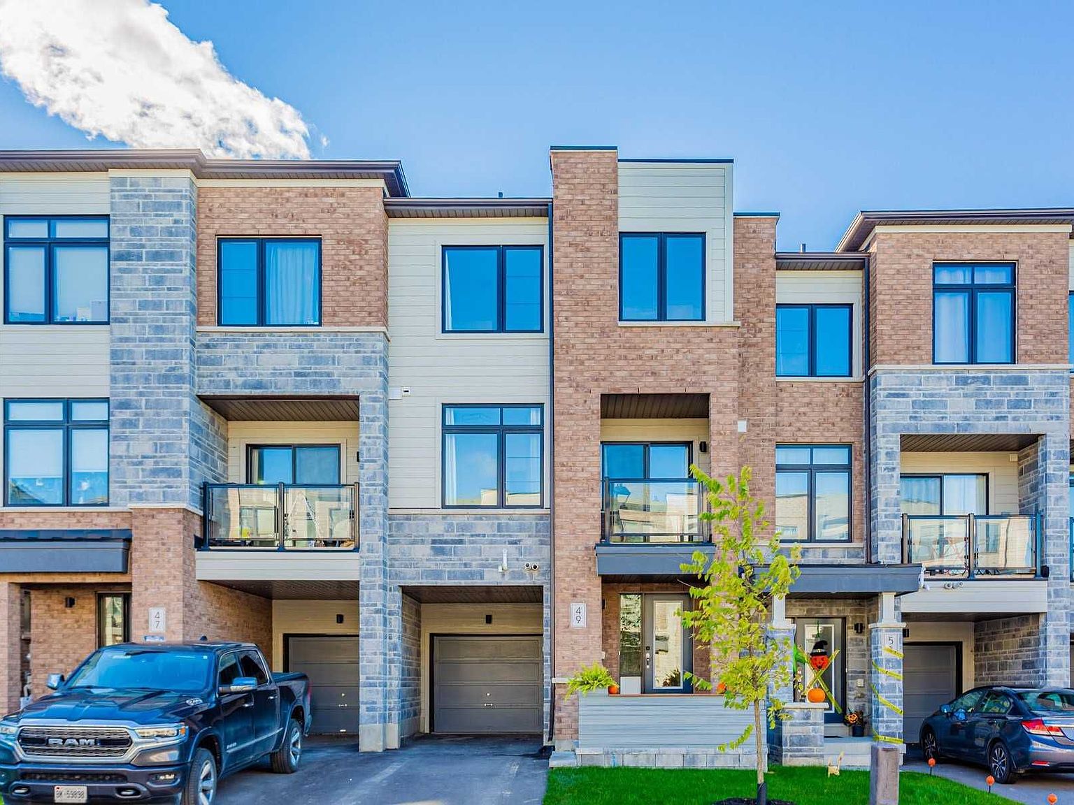 49 Vantage Loop, Newmarket, ON L3X 0K9 Zillow