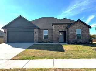 413 N Gaggle Ave, Farmington, AR 72730