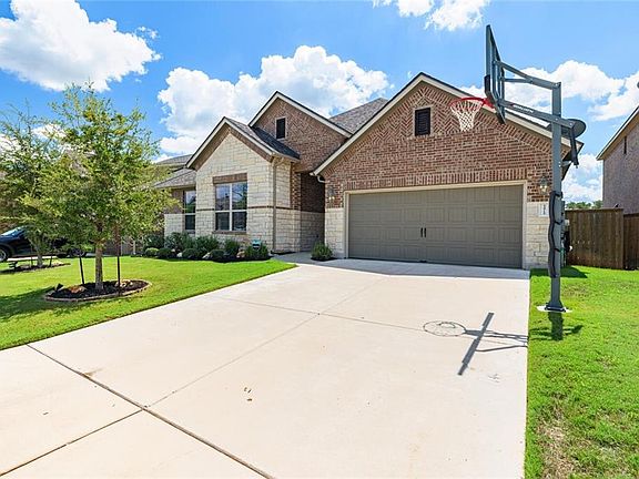 2nd image of 2412 Carretera Dr