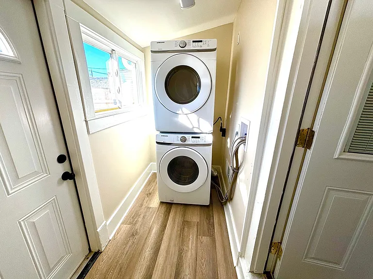 2128 Bradley Ave — Photo 9