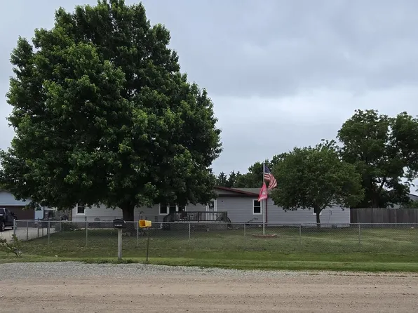 606 E Lakeview Dr, Great Bend, KS 67530