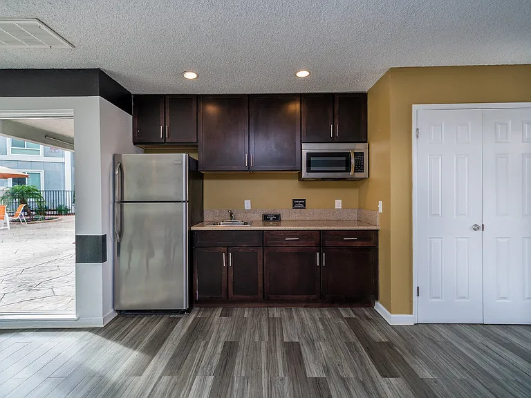 Serena Vista Apartment Homes — Photo 8
