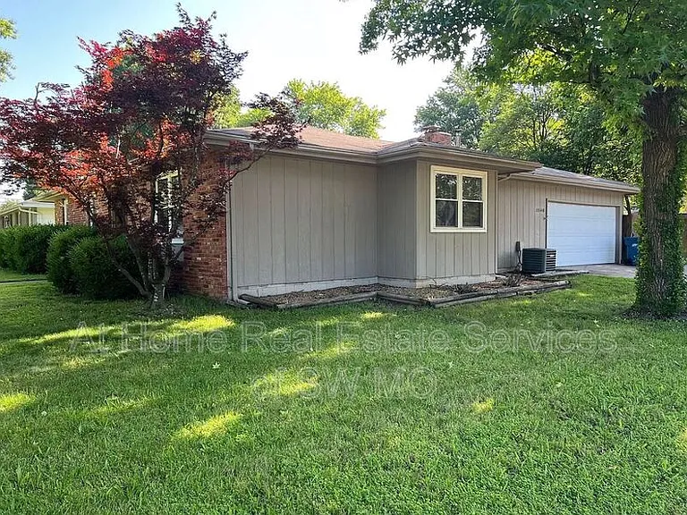 2546 S McCann Ave — Photo 2