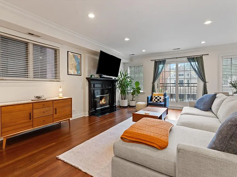 3723 N Wilton Ave #2 — Photo 6