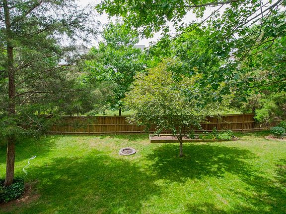 5th image of 805 Silverbrook Ct