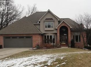 4165 Island View Dr, Fenton, MI 48430