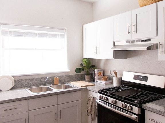 3rd image of 124 N Westmoreland Ave APT 206