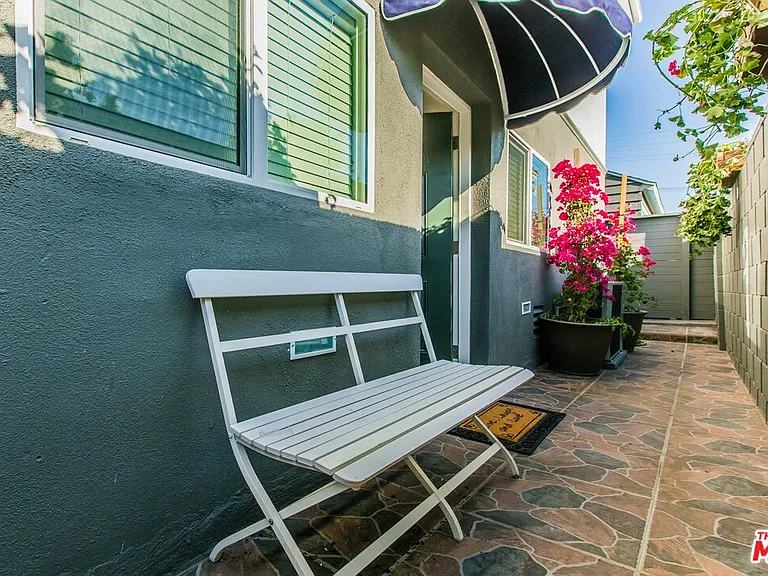 4407 Irvine Ave — Photo 4