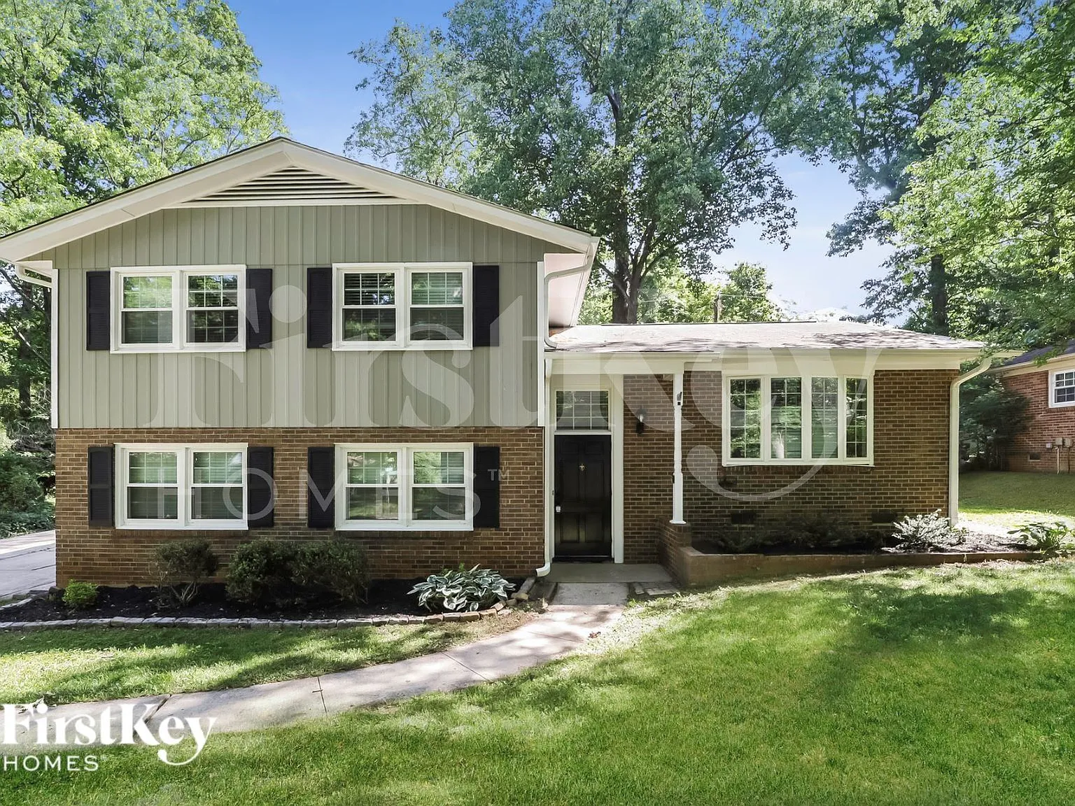 3 bed, 2.0 bath, 1822 sqft, $2,325 — Photo 1