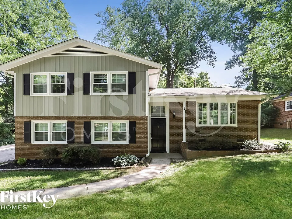 2914 Stratford Dr