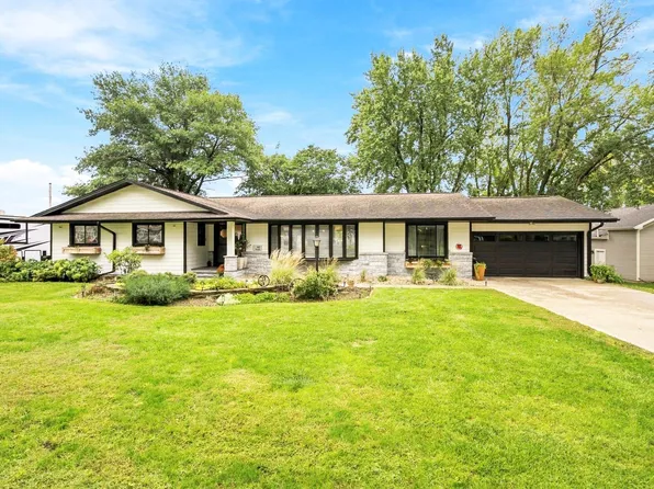 402 4th St, Lester, IA 51242
