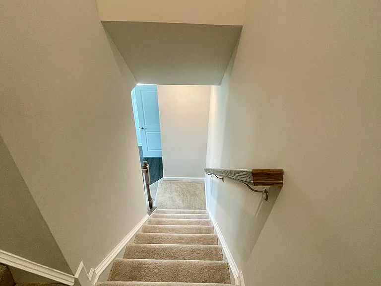 135 Dripping Spring Dr — Photo 5