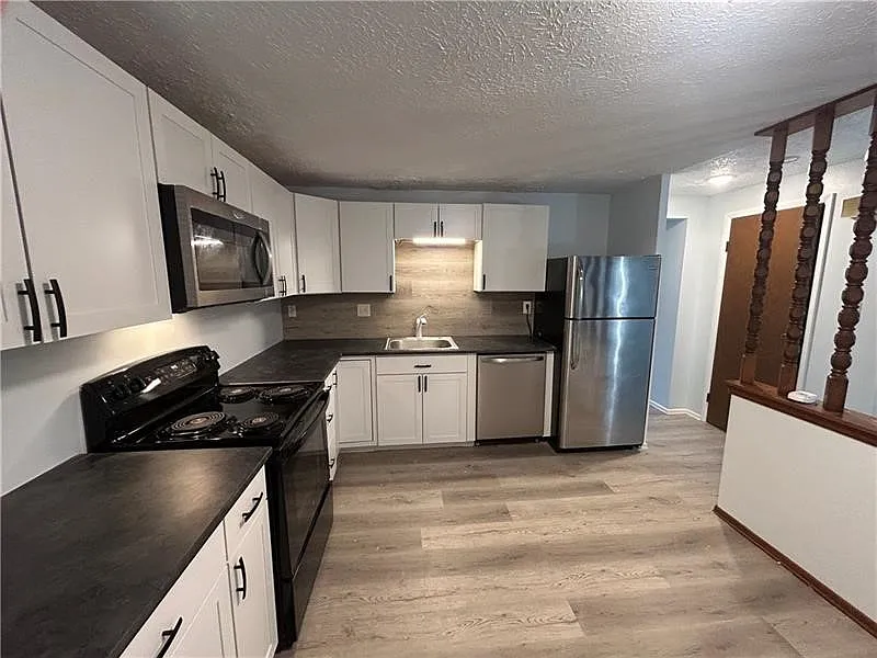 2 bed, 1.5 bath, 1044 sqft, $1,600 — Photo 4