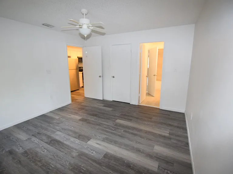 908 Sumter St — Photo 13