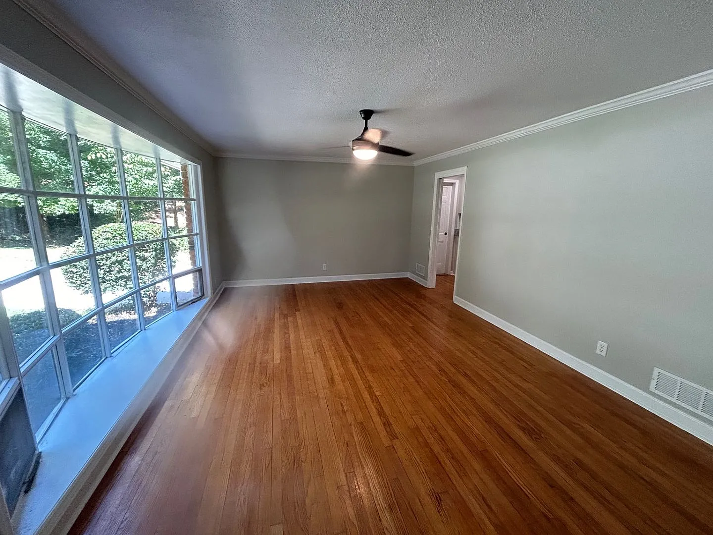 Recently Renovated, Move-In Ready, And Available Now In The Desirable Woodland Hills Area! — Photo 4