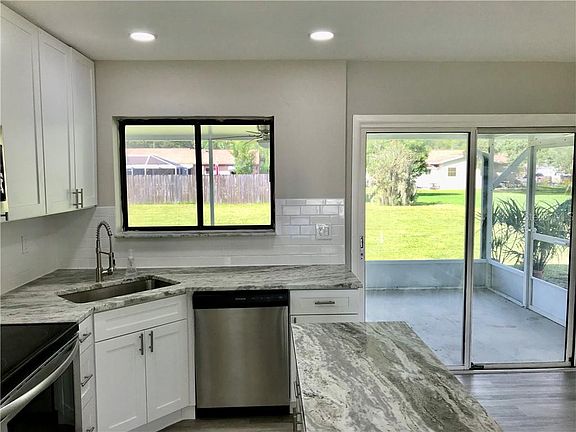 4th image of 4060 Fontainebleau St