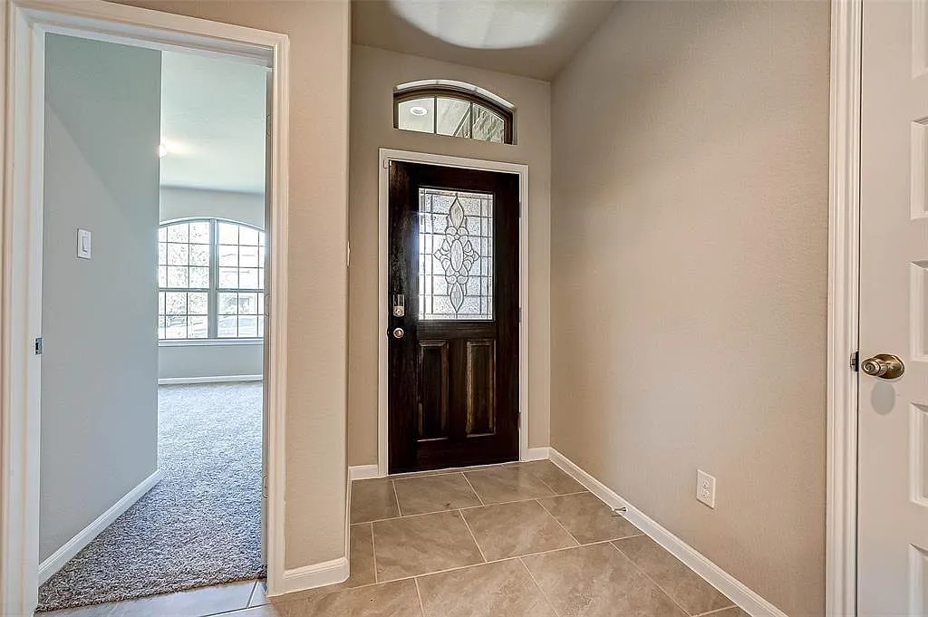4 bed, 3.0 bath, 2256 sqft, $2,300 — Photo 4