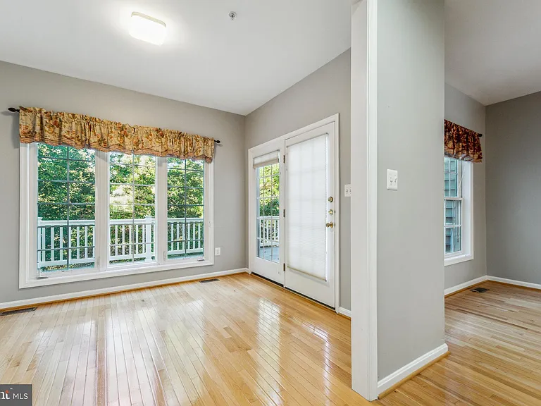 4858 Lee Hollow Pl — Photo 10