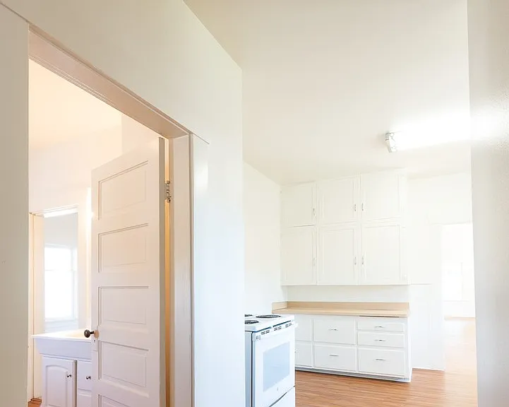 512 S College Ave — Photo 7