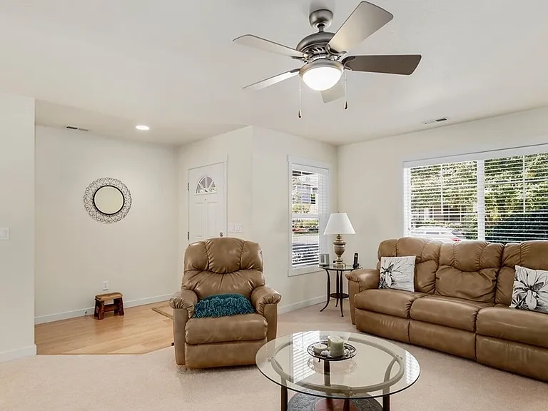 8824 Swenson Ave SE — Photo 2
